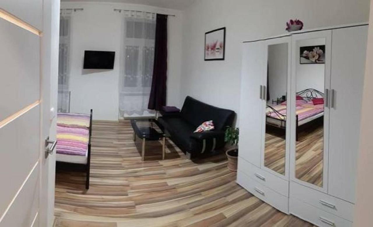 Apartment Krále Jiřího KLV Exterior foto